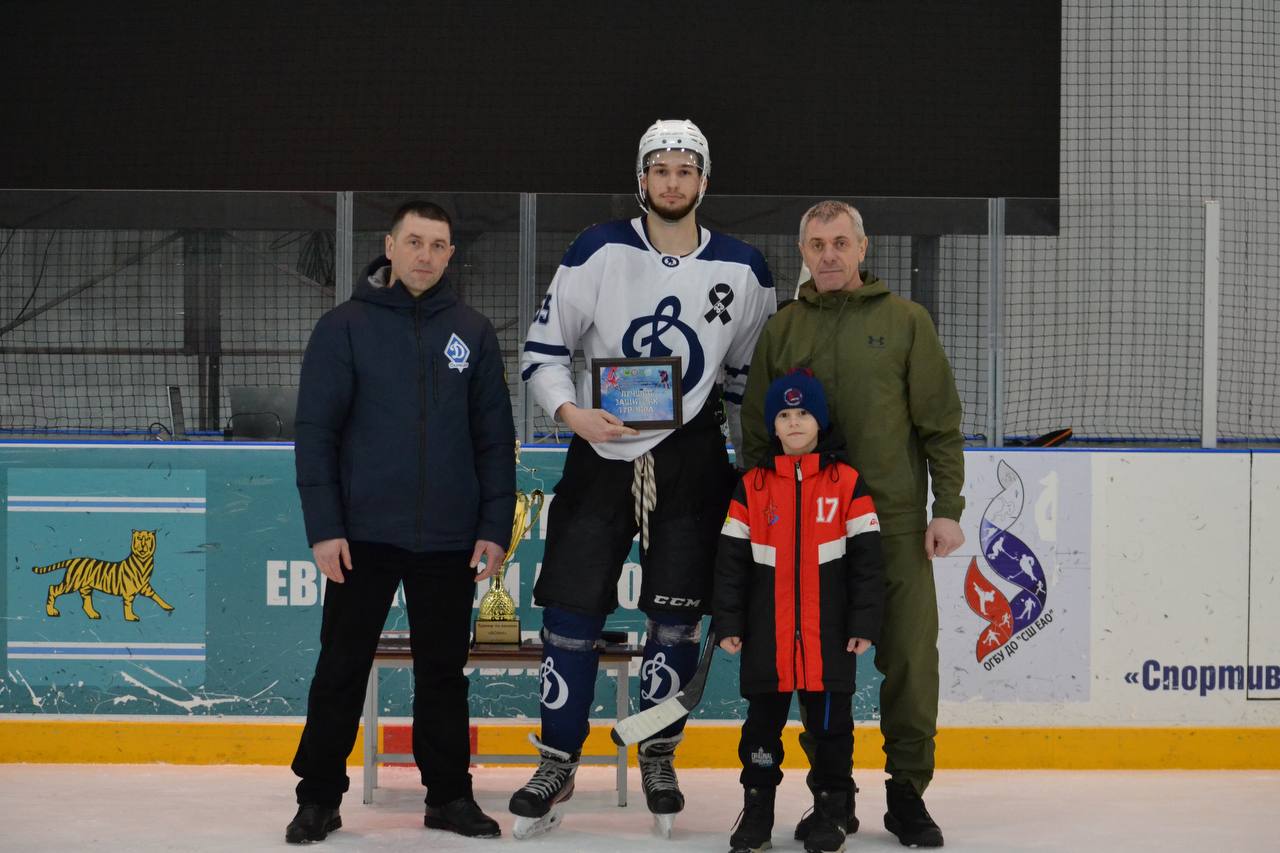 В Биробиджане завершился масштабный турнир по хоккею с шайбой «Воин» на кубок губернатора В Биробиджане завершился масштабный турнир по хоккею с шайбой «Воин» на кубок губернатора