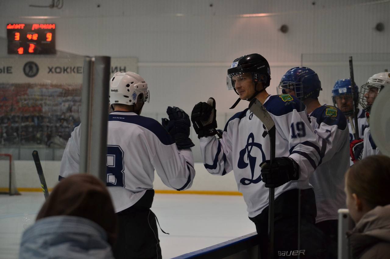 В Биробиджане завершился масштабный турнир по хоккею с шайбой «Воин» на кубок губернатора В Биробиджане завершился масштабный турнир по хоккею с шайбой «Воин» на кубок губернатора