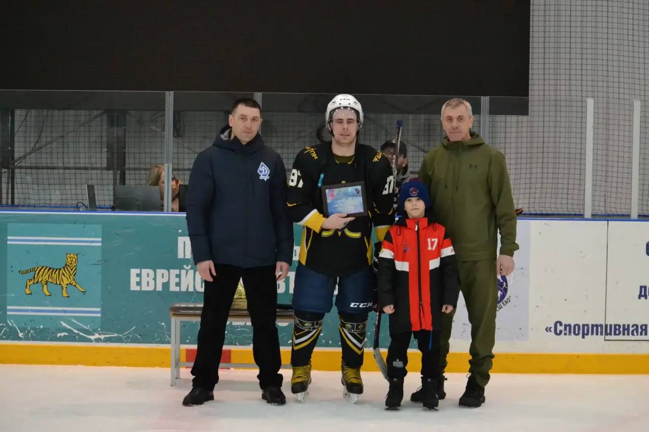 В Биробиджане завершился масштабный турнир по хоккею с шайбой «Воин» на кубок губернатора В Биробиджане завершился масштабный турнир по хоккею с шайбой «Воин» на кубок губернатора