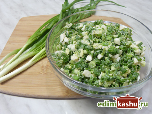 Вкусная начинка для пирожков: зеленый лук и яйца