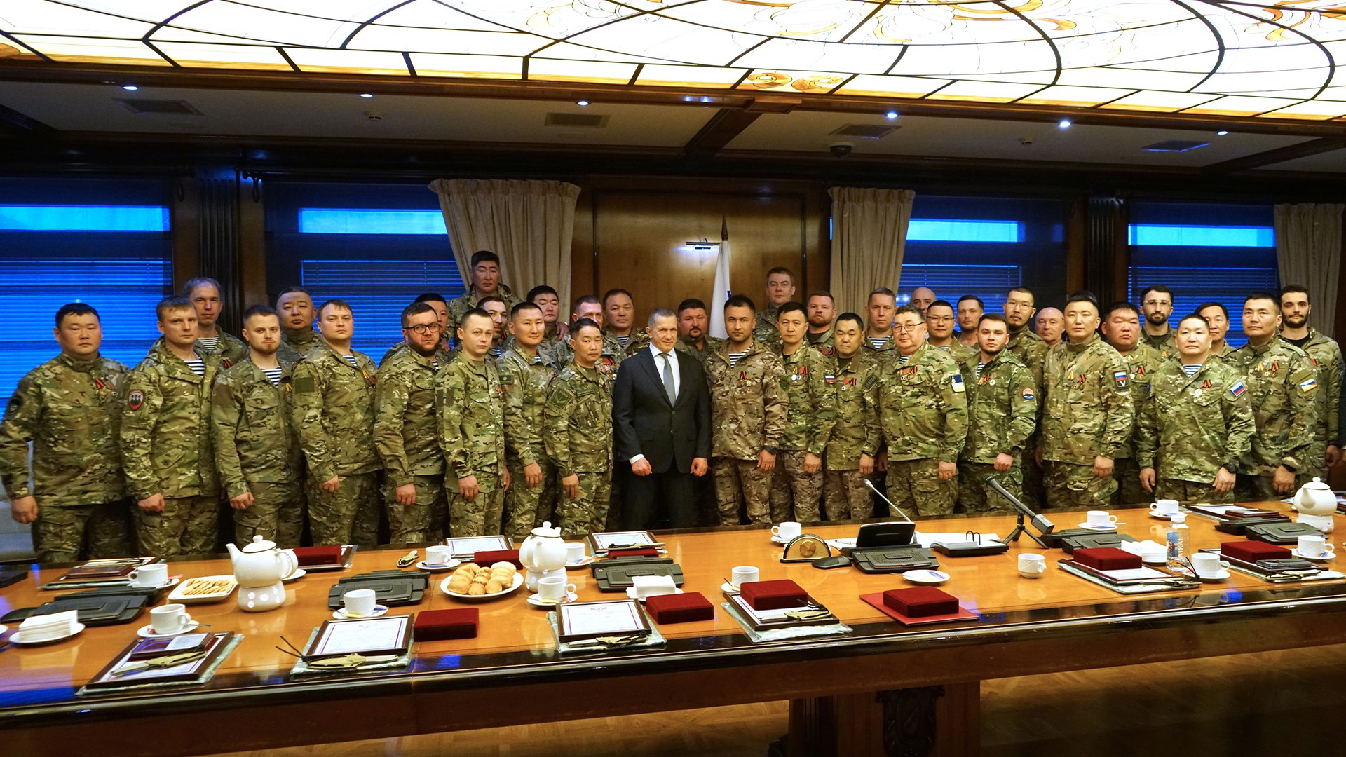 Юрий Трутнев встретился с отрядом добровольцев-госслужащих дальневосточных регионов, вернувшихся с СВО