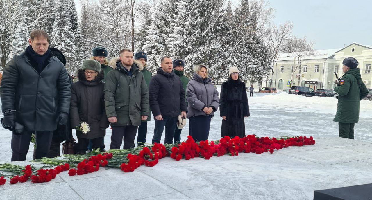 День защитника Отечества торжественно отметили в Биробиджане День защитника Отечества торжественно отметили в Биробиджане