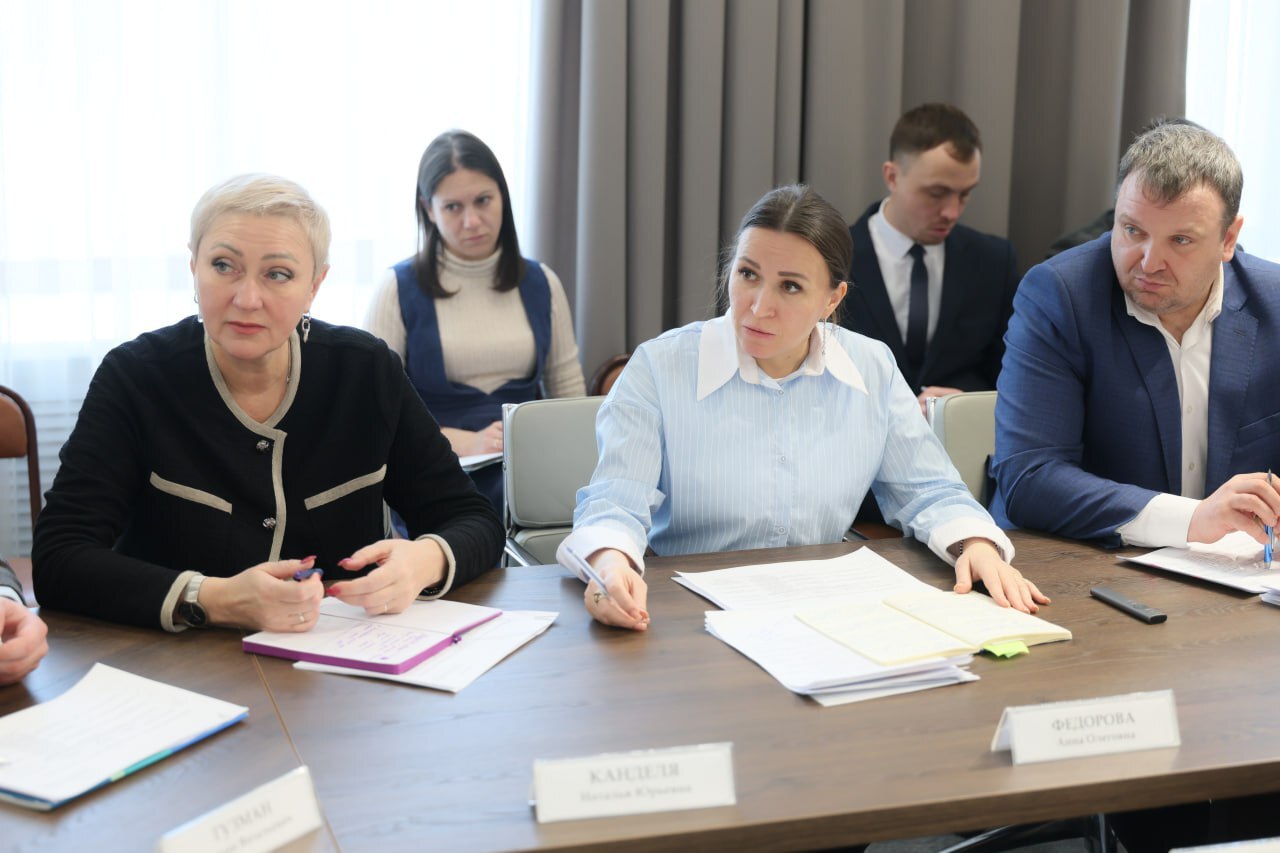 Ликвидацию последствий снегопада и развитие ЖКХ обсудили в правительстве ЕАО Ликвидацию последствий снегопада и развитие ЖКХ обсудили в правительстве ЕАО