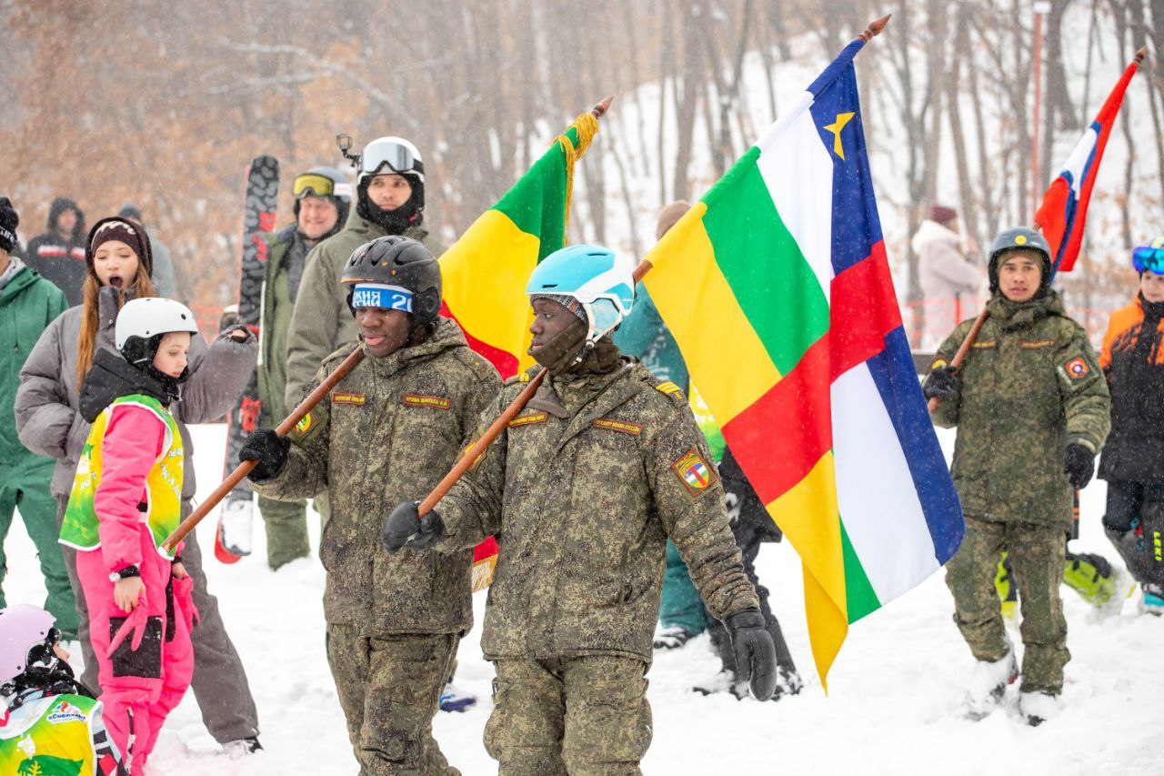 Спортсмены ЕАО приняли участие в первенстве Благовещенска по горным лыжам и сноуборду памяти Героя России Андрея Ковтуна Спортсмены ЕАО приняли участие в первенстве Благовещенска по горным лыжам и сноуборду памяти Героя России Андрея Ковтуна
