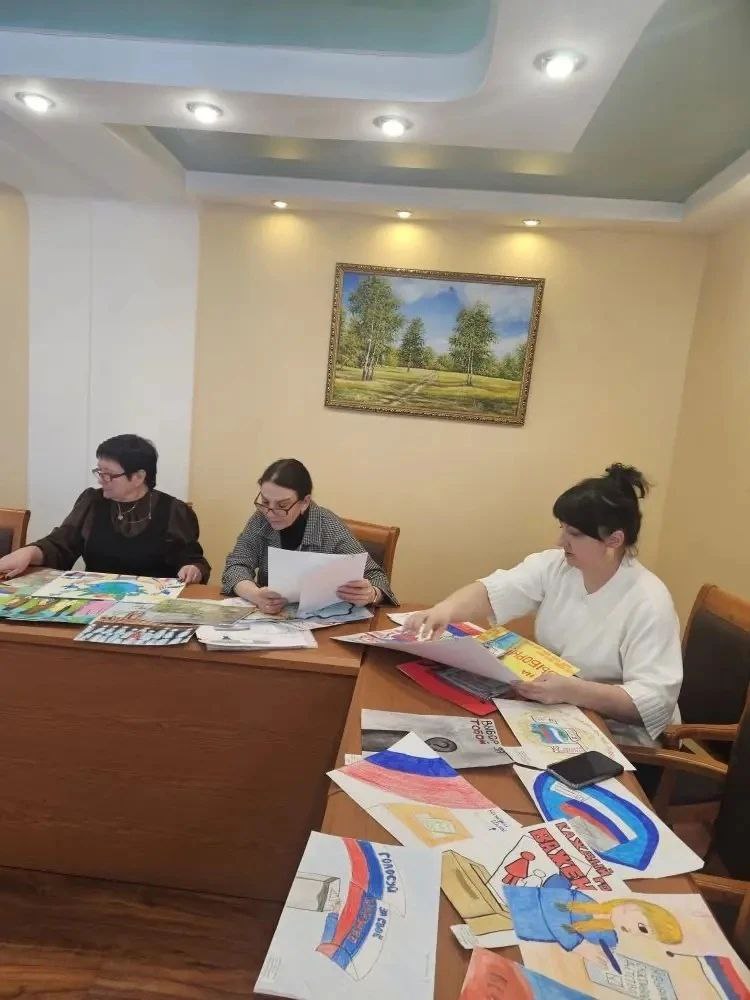 Завершился первый этап конкурсов «Письмо губернатору» и «Мой взгляд на выборы» Завершился первый этап конкурсов «Письмо губернатору» и «Мой взгляд на выборы»