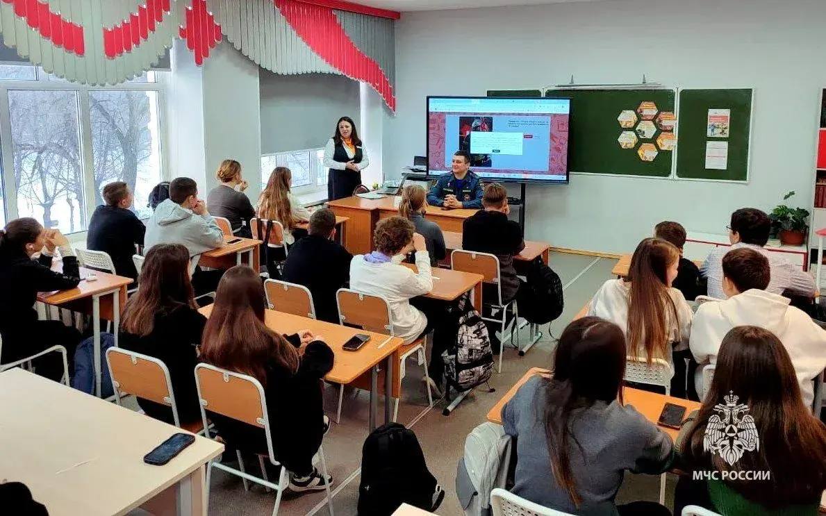 Безопасное будущее начинается с #МЧСЕАО Безопасное будущее начинается с #МЧСЕАО