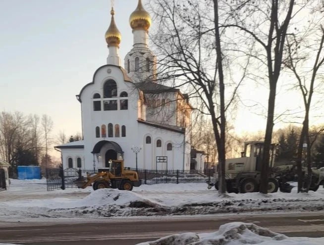 Во всех районах Биробиджана проходит уборка снега Во всех районах Биробиджана проходит уборка снега