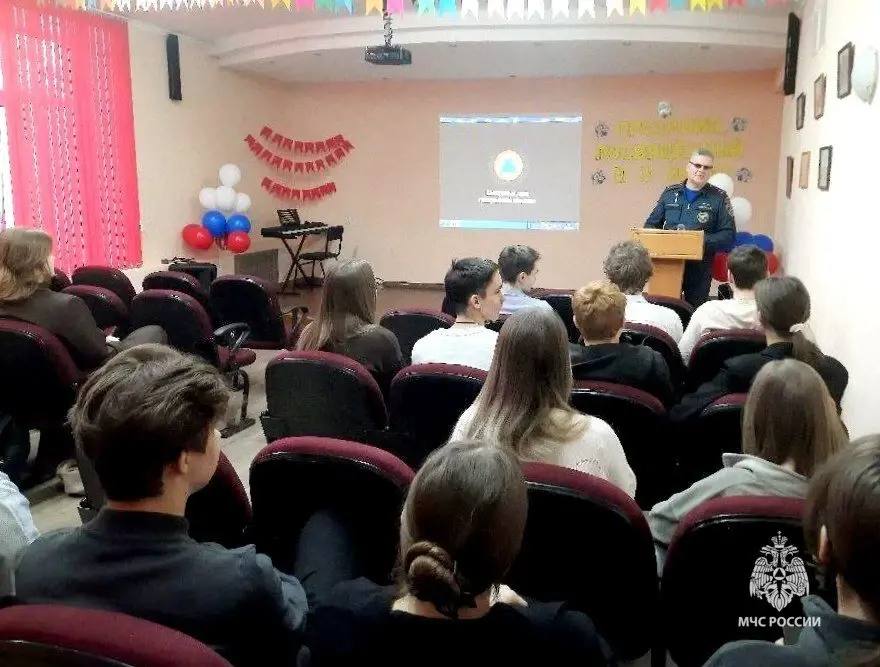 Безопасное будущее начинается с #МЧСЕАО Безопасное будущее начинается с #МЧСЕАО