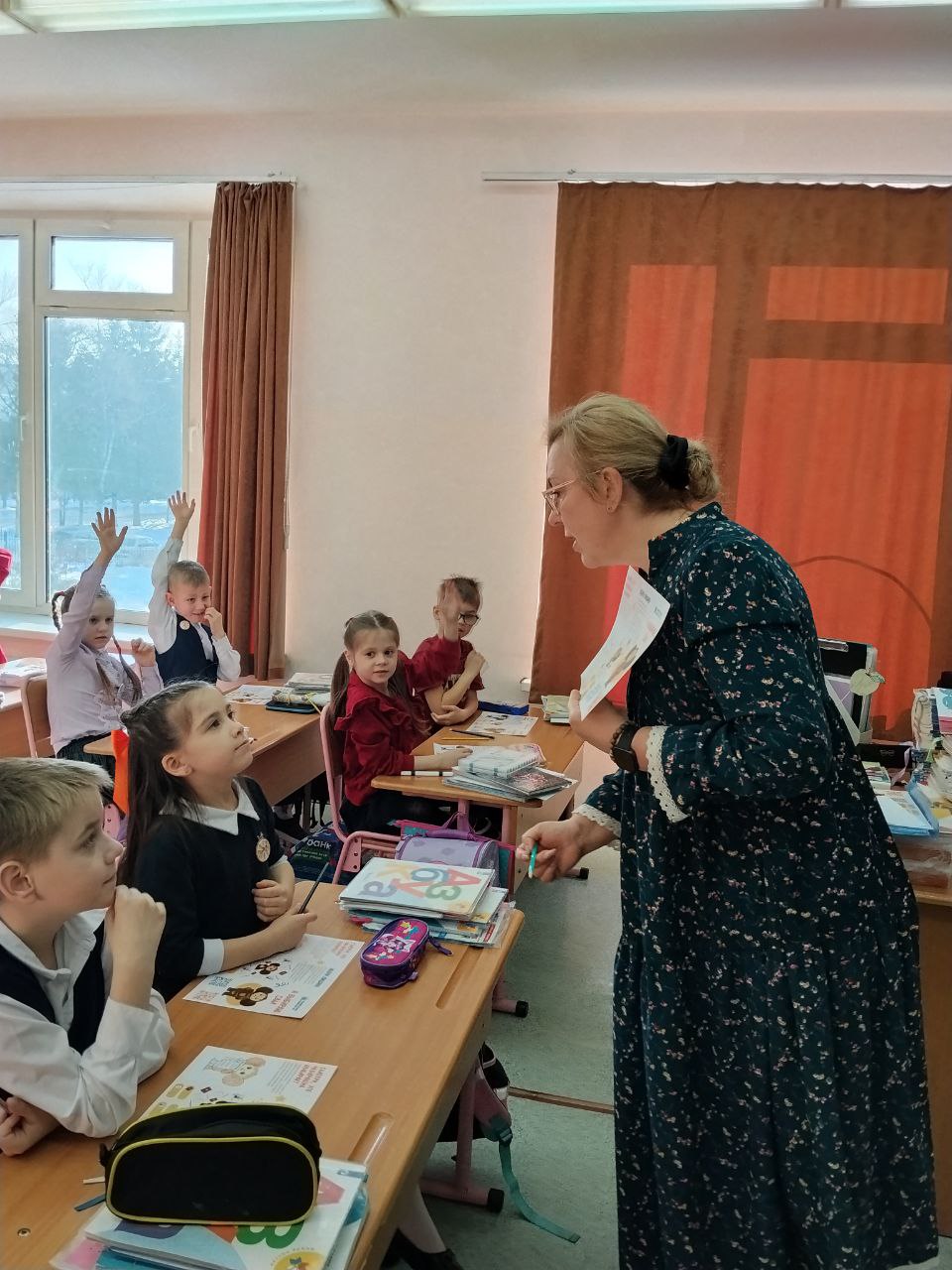 С воспитанниками трех первых классов встретилась сегодня председатель облизбиркома С воспитанниками трех первых классов встретилась сегодня председатель облизбиркома