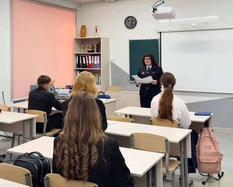 В Облученском районе полицейские провели для школьников беседы по профилактике деструктивного поведения В Облученском районе полицейские провели для школьников беседы по профилактике деструктивного поведения