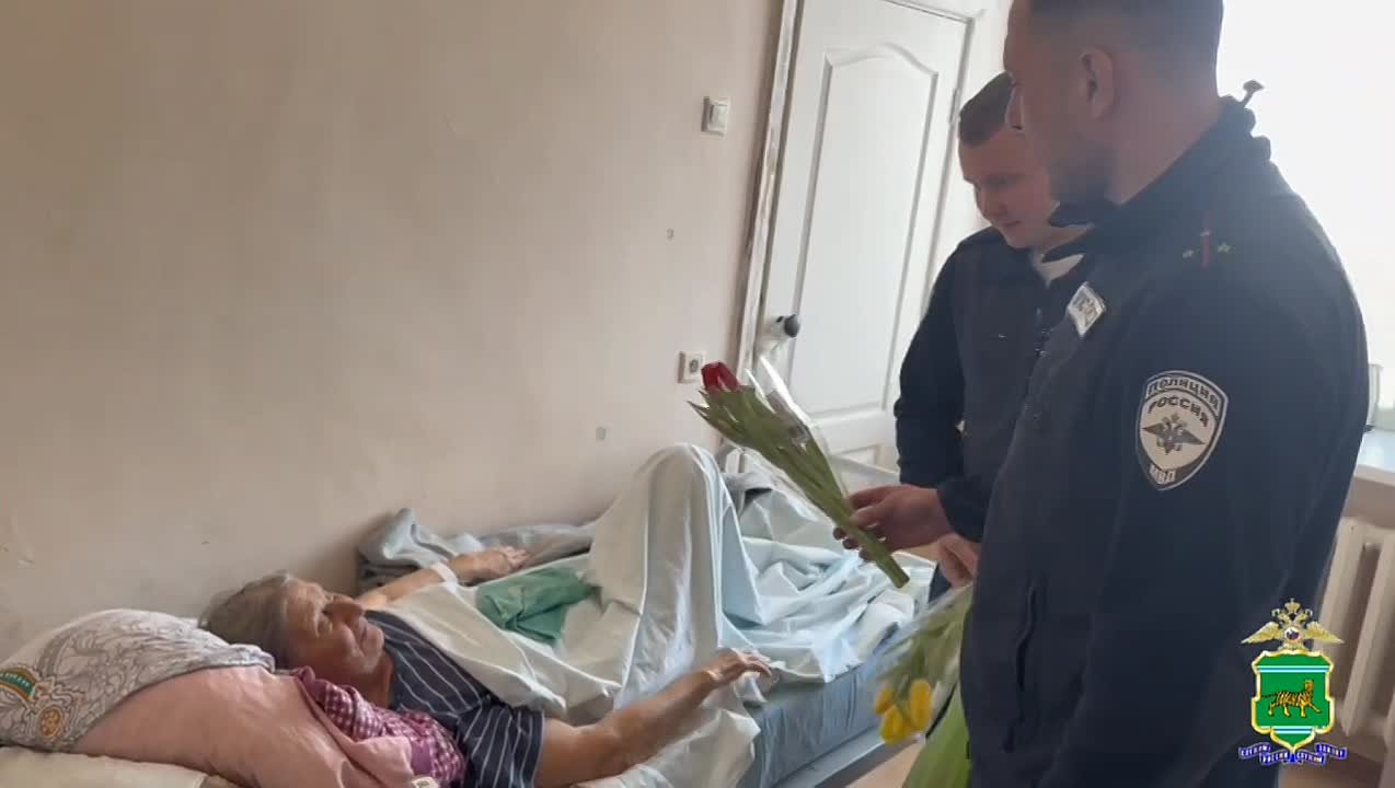 Экипаж ДПС экстренно доставил в больницу пенсионерку с тяжёлой травмой