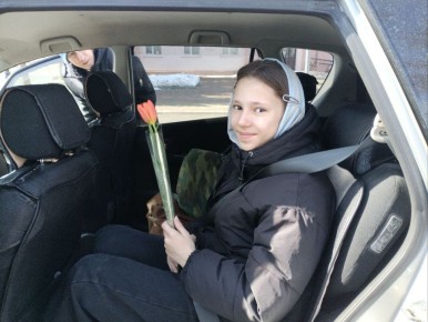 Акцию «Цветы для автоледи» провели полицейские в Смидовичском и Ленинском районах