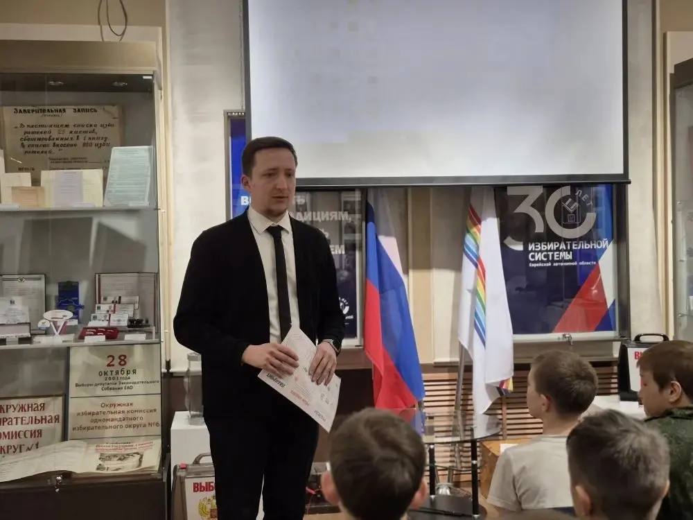 Учащиеся МБОУ «Основная общеобразовательная школа № 4» посетили экспозицию об истории выборов, организованной облизбиркомом совместно с Областным краеведческим музеем области