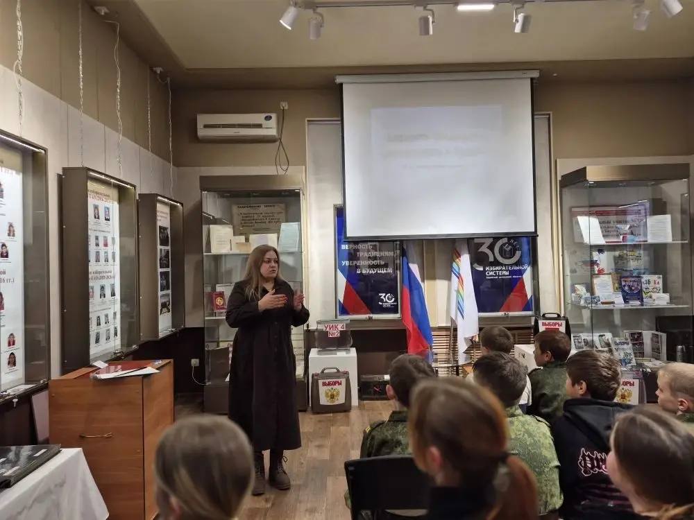 Учащиеся МБОУ «Основная общеобразовательная школа № 4» посетили экспозицию об истории выборов, организованной облизбиркомом совместно с Областным краеведческим музеем области Учащиеся МБОУ «Основная общеобразовательная школа № 4» посетили экспозицию об истории выборов, организованной облизбиркомом совместно с Областным краеведческим музеем области