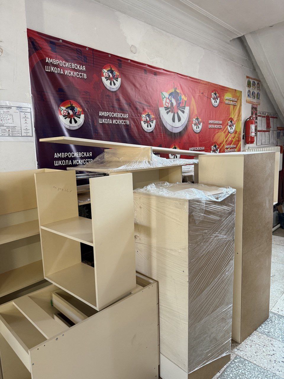 Шефская помощь Амвросиевскому округу ДНР: ЕАО помогает школам с обновлением мебели и столовой Шефская помощь Амвросиевскому округу ДНР: ЕАО помогает школам с обновлением мебели и столовой