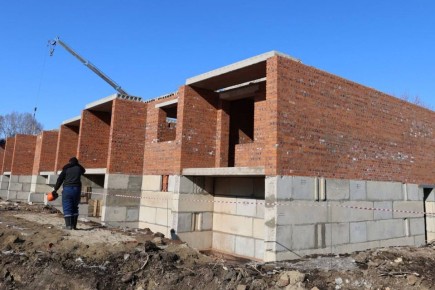 Продолжается строительство дома для переселенцев в ЕАО