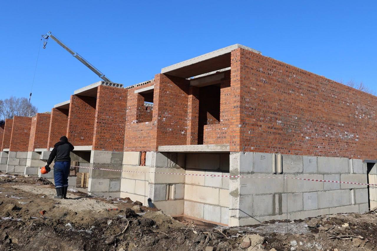 Продолжается строительство дома для переселенцев в ЕАО