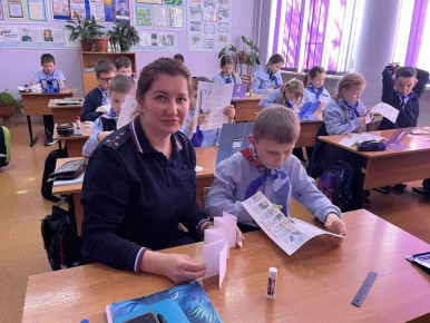 Транспортные полицейские провели урок безопасности в одной из школ Облучья