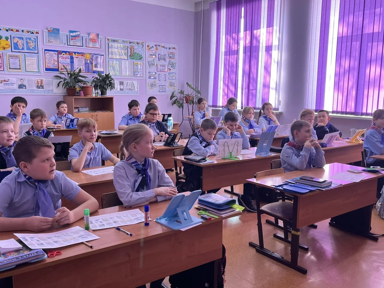 Транспортные полицейские провели урок безопасности в одной из школ Облучья Транспортные полицейские провели урок безопасности в одной из школ Облучья