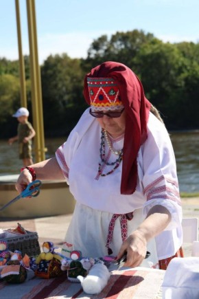 Привлечь в дом благополучие: мастер-класс по кукле-оберегу пройдёт на III Этнофесте «Бирария»