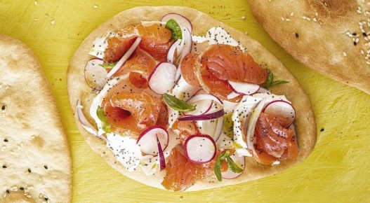 Лосось с творожным сыром: идеальная закуска с редисом и базиликом