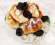 Нежные рогалики с черносливом и курагой: простой рецепт