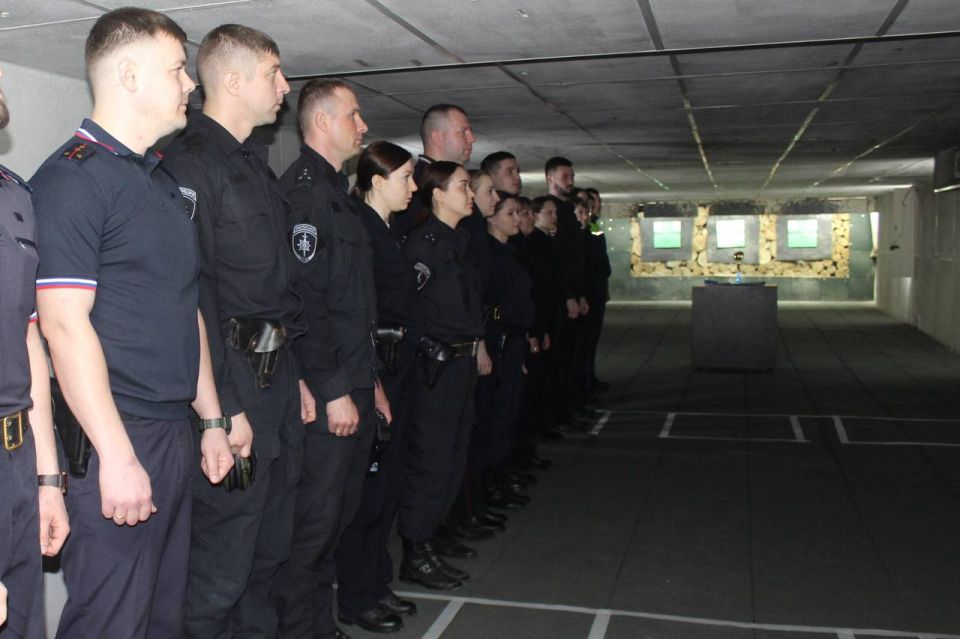 В Биробиджане выбрали лучших стрелков-полицейских в соревнованиях по боевому ручному стрелковому оружию