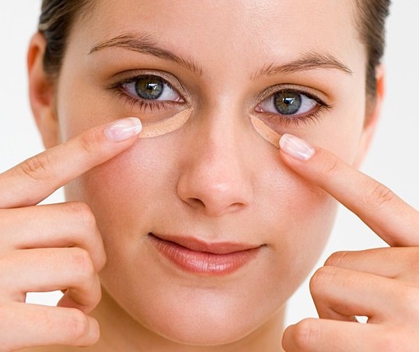 Как убрать мешки под глазами: проверенные методы и домашние маски