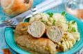 Удивительные мясные рулетики с луком в нежном сметанном соусе