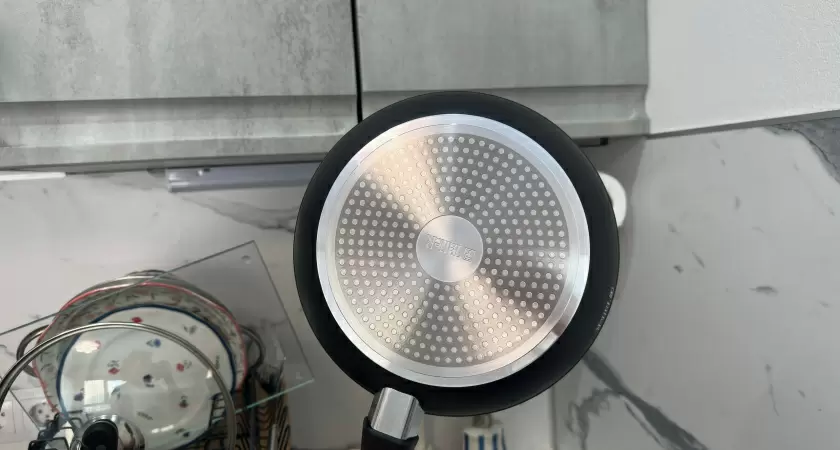 Секрет быстрой очистки пригоревшей посуды за 10 минут