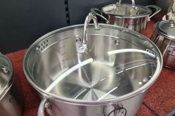 Секреты простого и бюджетного очищения старых кастрюль от застарелых пятен