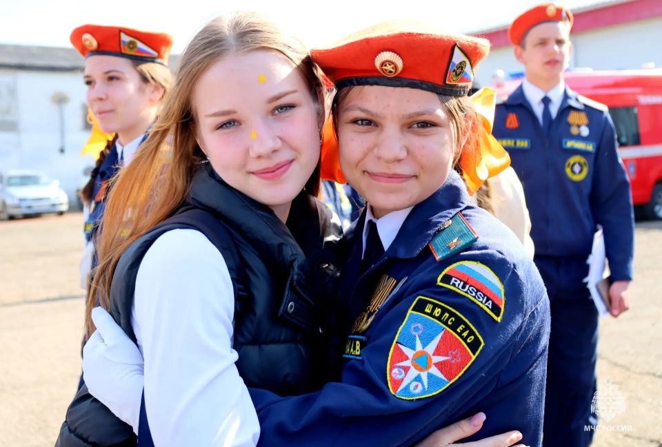 Смена растёт! #МЧСЕАО посвятили кадетов и поздравили выпускников Смена растёт! #МЧСЕАО посвятили кадетов и поздравили выпускников