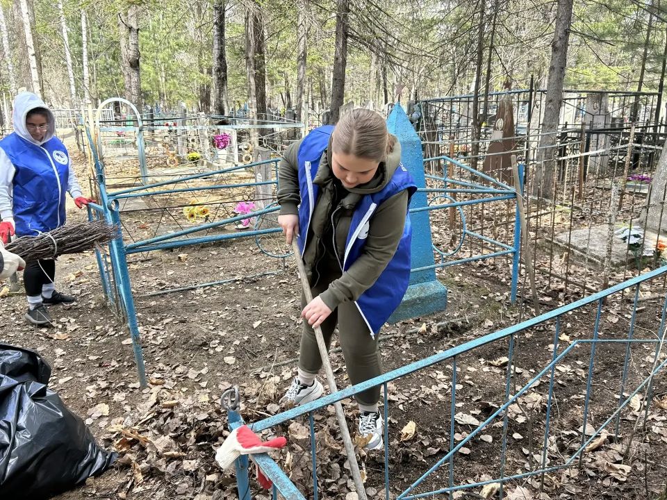Биробиджанские волонтеры привели в порядок воинские захоронения Биробиджанские волонтеры привели в порядок воинские захоронения