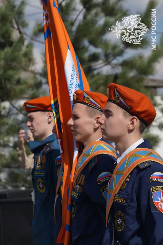 Смена растёт! #МЧСЕАО посвятили кадетов и поздравили выпускников Смена растёт! #МЧСЕАО посвятили кадетов и поздравили выпускников