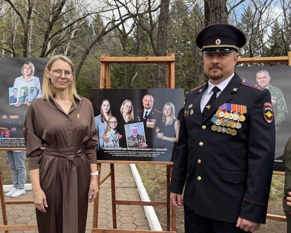 Полиция ЕАО поддержала патриотическую фотосессию «Воины долга» Полиция ЕАО поддержала патриотическую фотосессию «Воины долга»