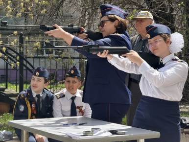 Старший помощник руководителя регионального следственного управления вместе с кадетами приняла участие в соревнованиях по стрельбе
