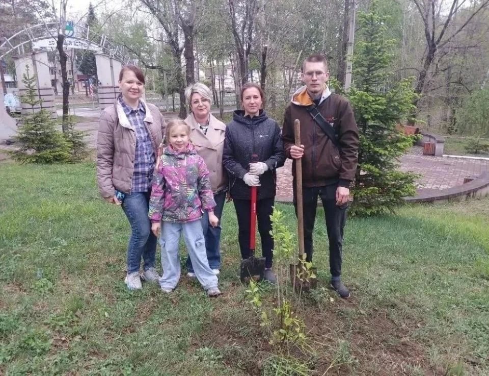 "Память растет вместе с нами": детские сады и школы Биробиджана присоединились к акции "Нить поколений" "Память растет вместе с нами": детские сады и школы Биробиджана присоединились к акции "Нить поколений"