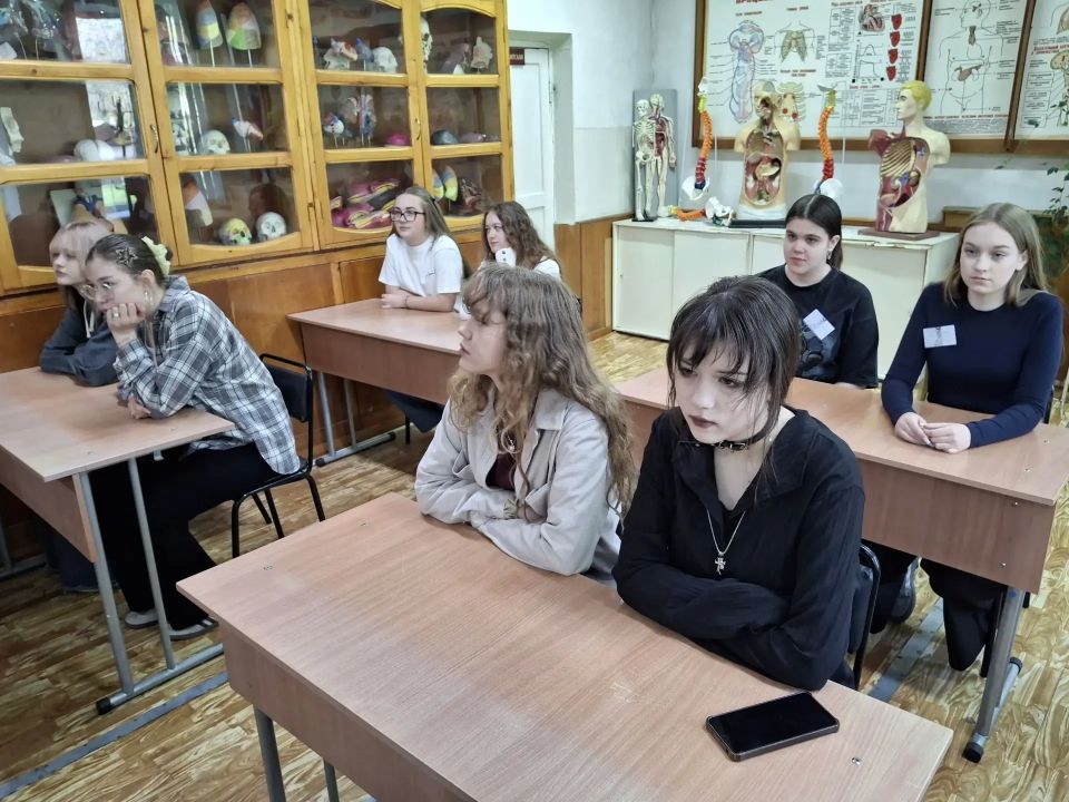 Ученицы гимназии №1 Биробиджана прошли обучение в рамках проекта «К себе нежно» Ученицы гимназии №1 Биробиджана прошли обучение в рамках проекта «К себе нежно»