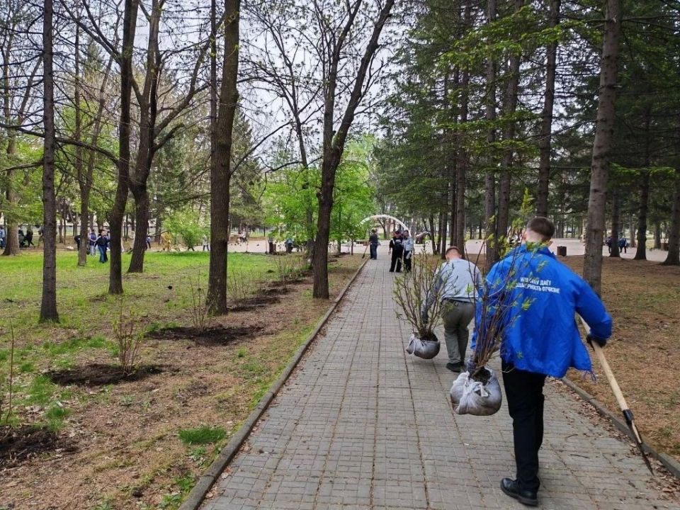 Акция "Нить поколений"(0+) объединила весь Биробиджан Акция "Нить поколений"(0+) объединила весь Биробиджан