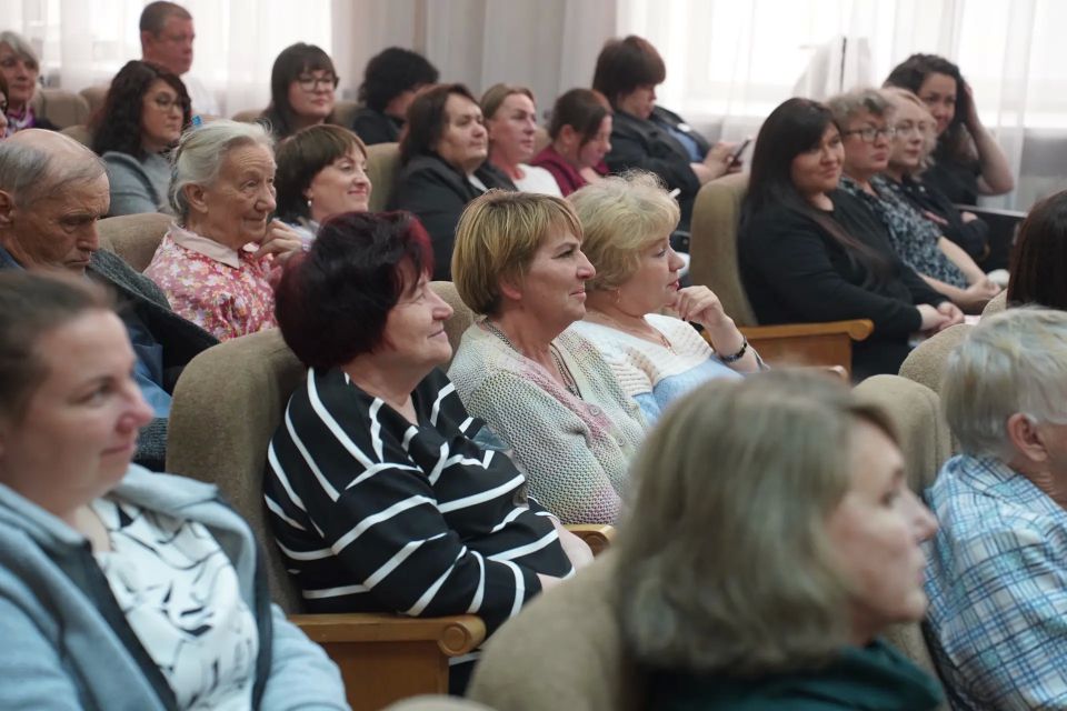 На встрече с жителями и активом Смидовичского района в Еврейской автономной области обсудили очень конкретные и жизненные вопросы На встрече с жителями и активом Смидовичского района в Еврейской автономной области обсудили очень конкретные и жизненные вопросы
