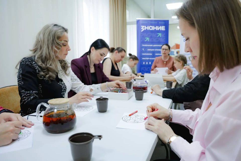 Рисунок как разговор с собой: в Еврейской автономии прошел уникальный практикум для семей участников СВО Рисунок как разговор с собой: в Еврейской автономии прошел уникальный практикум для семей участников СВО