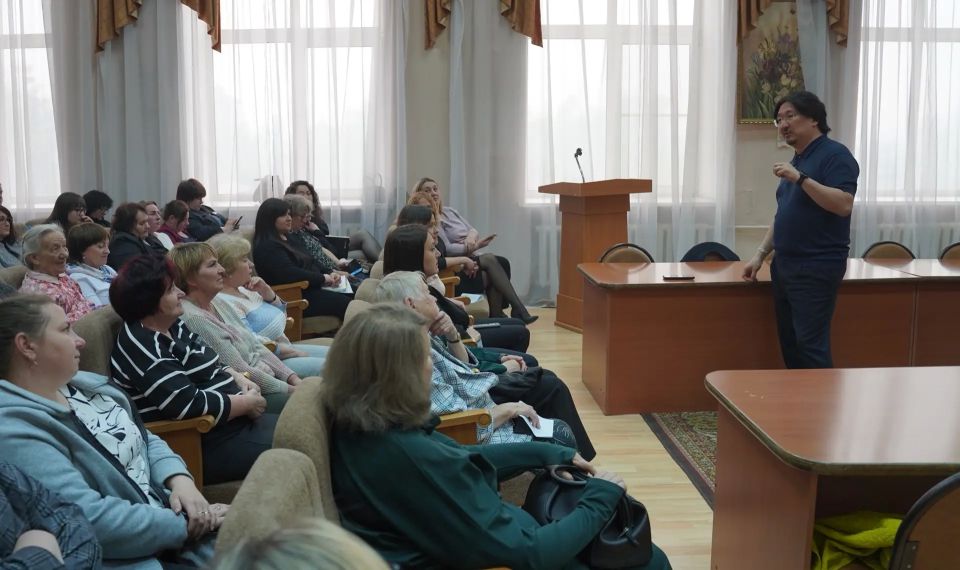 На встрече с жителями и активом Смидовичского района в Еврейской автономной области обсудили очень конкретные и жизненные вопросы