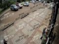 Женщина вырвала цветы с клумбы и попала на видео в Биробиджане