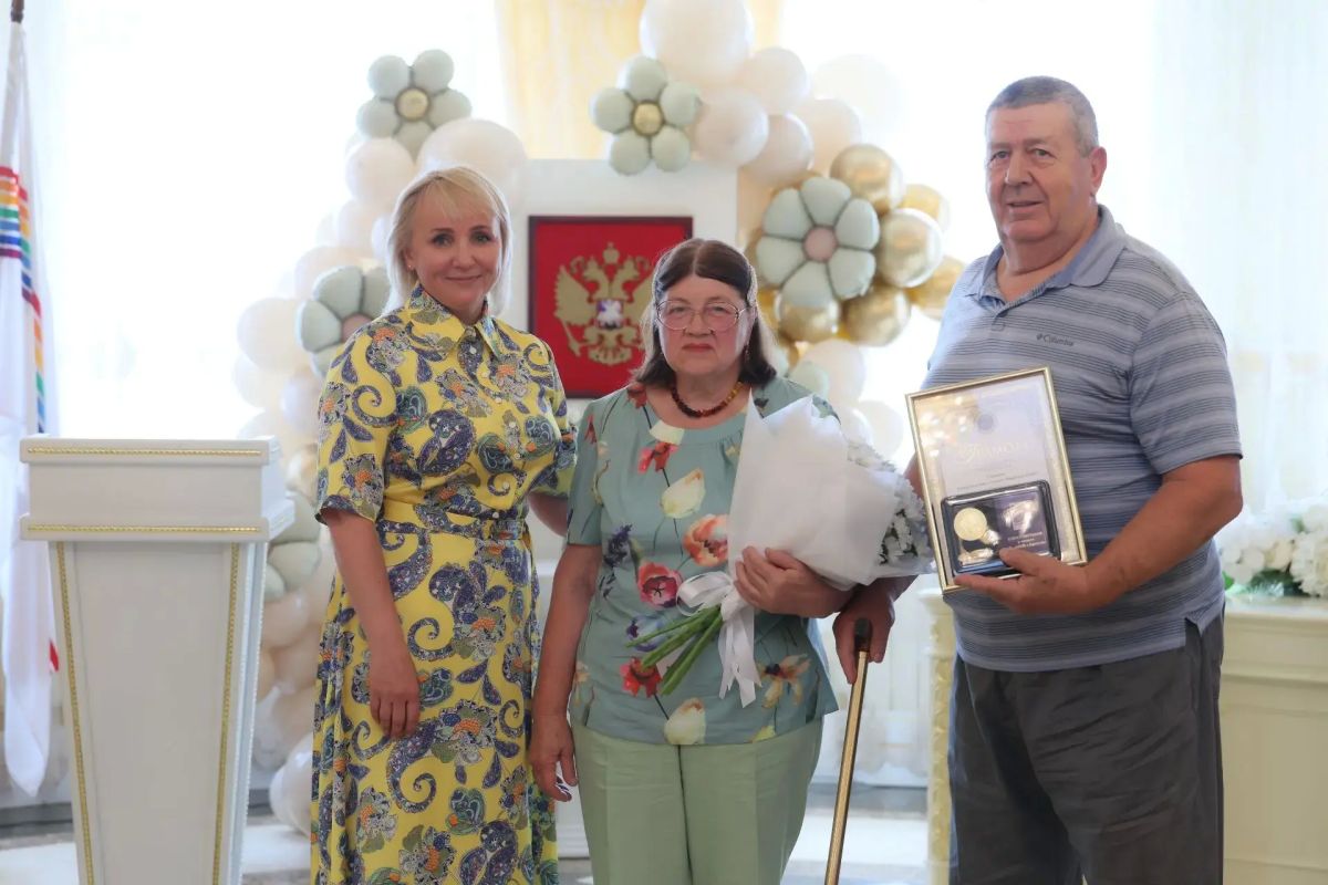 Мария Костюк: В День семьи, любви и верности медалью «За любовь и верность» отметили супружеские пары нашей области, каждая из которых прожила вместе более полувека Мария Костюк: В День семьи, любви и верности медалью «За любовь и верность» отметили супружеские пары нашей области, каждая из которых прожила вместе более полувека