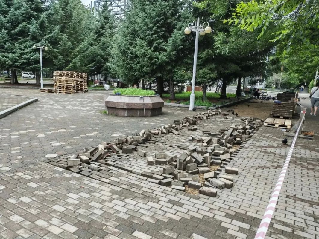 Ремонтные работы начались на Арбате в Биробиджане Ремонтные работы начались на Арбате в Биробиджане