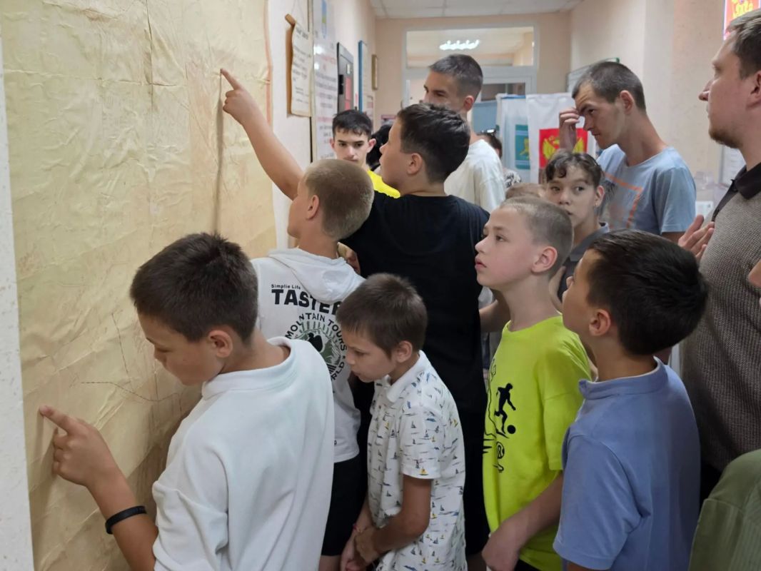 Познавая историю выборов: экскурсия в музей избиркома для ребят из коррекционной школы № 12 Познавая историю выборов: экскурсия в музей избиркома для ребят из коррекционной школы № 12