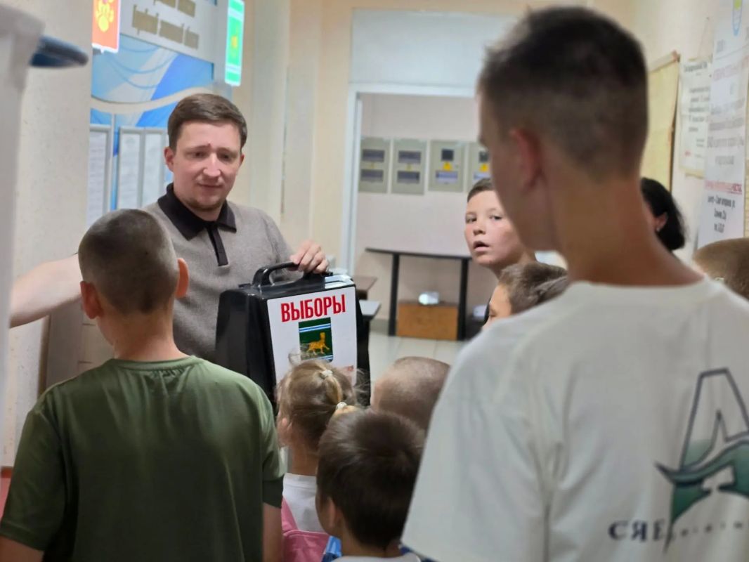 Познавая историю выборов: экскурсия в музей избиркома для ребят из коррекционной школы № 12 Познавая историю выборов: экскурсия в музей избиркома для ребят из коррекционной школы № 12