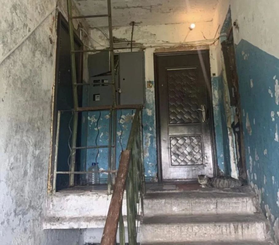 "Управляйка" бездействовала: много лет не проводился ремонт подъездов в многоквартирном доме в Биробиджане "Управляйка" бездействовала: много лет не проводился ремонт подъездов в многоквартирном доме в Биробиджане