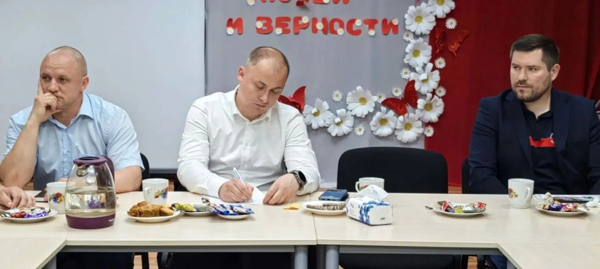 #ВдиалогесТОС . Встретился с председателями территориальных общественных самоуправлений (ТОС) уличных комитетов #ВдиалогесТОС . Встретился с председателями территориальных общественных самоуправлений (ТОС) уличных комитетов