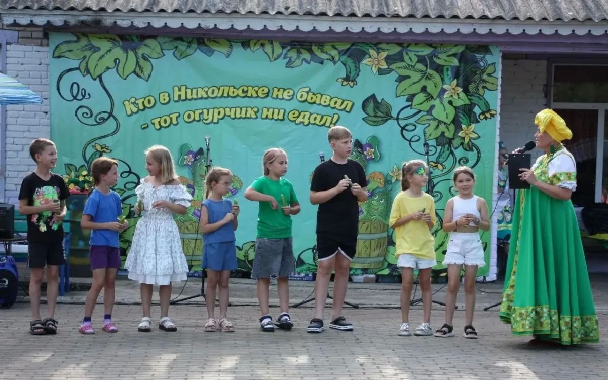Праздник малосольного огурчика прошел в Екатерино-Никольском в ЕАО Праздник малосольного огурчика прошел в Екатерино-Никольском в ЕАО